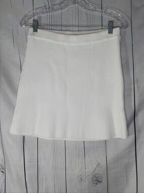 Willow & Wind Classic White Ribbed Knit A-Line Preppy Stretchy Mini Skirt